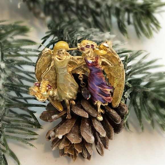 Vintage Kirks Folly Angel Brooch - Picture 4 of 5